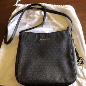 Michael Kors Jet Set Large Travel Messenger
